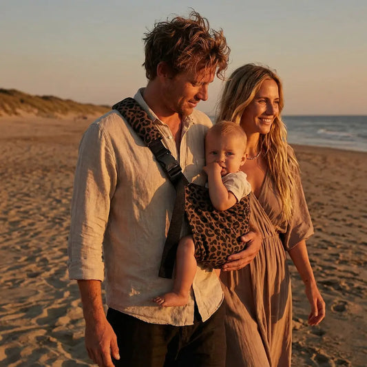 Rückenschonende Tragehilfe Needella CozyCarry Studio Savanna – Ergonomische, natürliche Babytrage für intuitive Anwendung