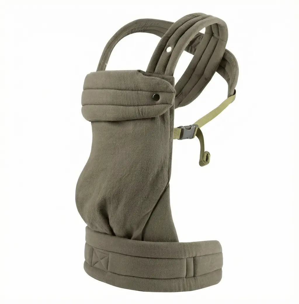 Needella Babytrage Huggle Olivgrün – Ansicht der ergonomischen Babytrage