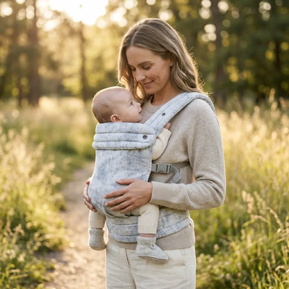 Needella Huggle Babytrage Grau – dezentes Design mit ergonomischem Komfort